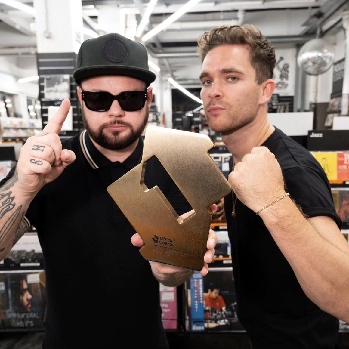 Royal Blood achieved their fourth consecutive Number 1 on the Official Album Chart with ‘Back To The Water Below’, mastered by Matt Colton.

Congrats to the duo and to Matt. 
Take a listen to ‘Back To The Water Below’ via  in our bio.