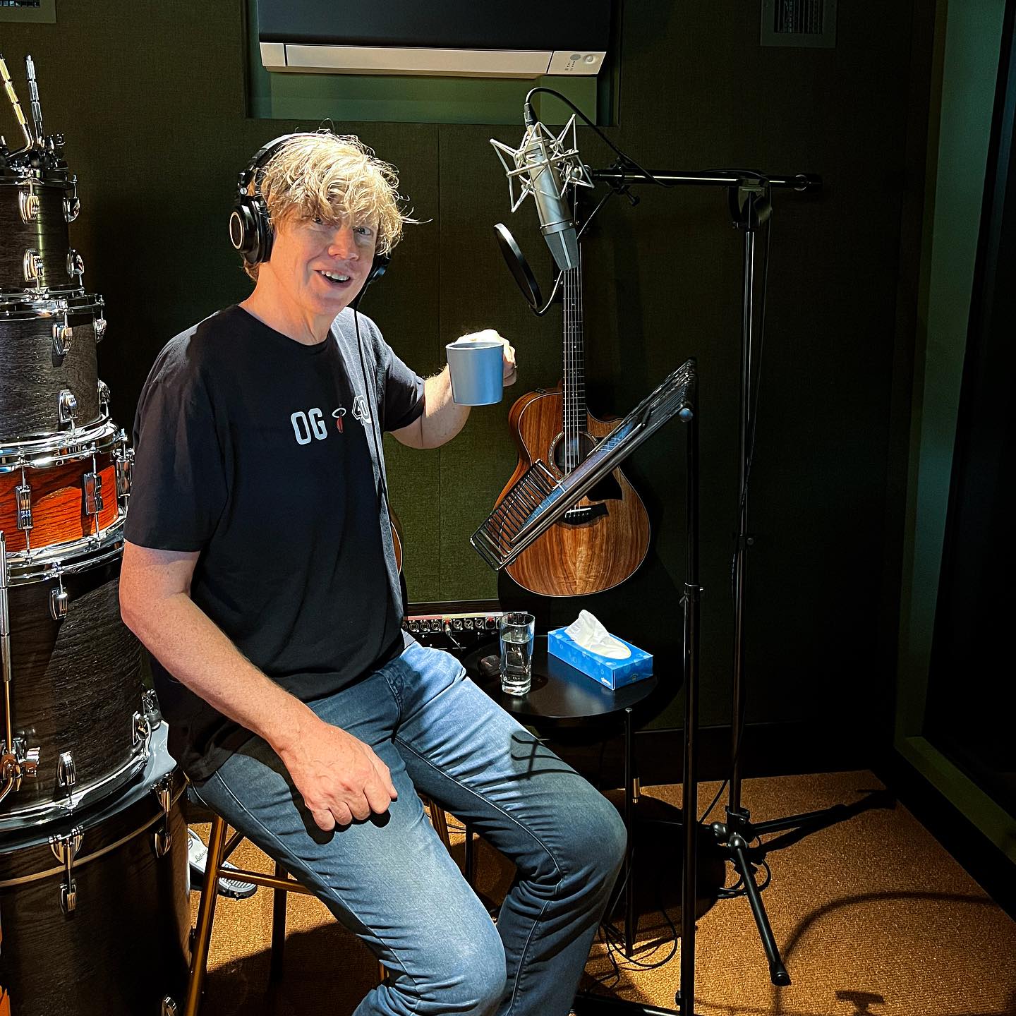 📸 Shot of the day: Thurston Moore in Suite X recording the audio version of Sonic Life for @prhaudio