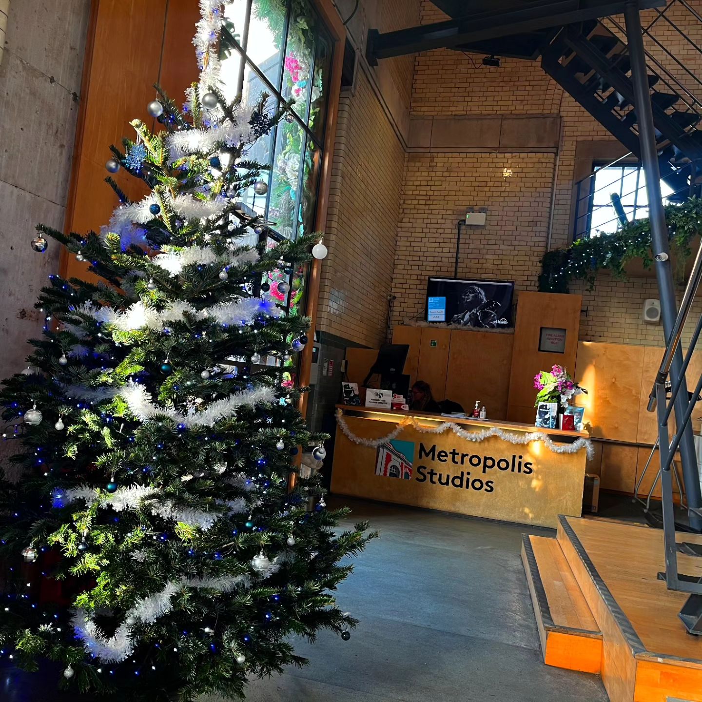 Metropolis is feeling the Christmas spirit!

The trees, tinsel, and lights are all up, and we even had some special seasonal guests make an appearance, causing havoc around the studios. 🧑‍

We hope everyone is looking forward to the holiday period, Merry Metropolis-mas!